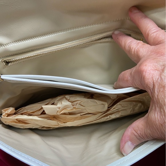 Snappy white wristlet in vinyl has nice details like front straps for a scarf. - Picture 7 of 8